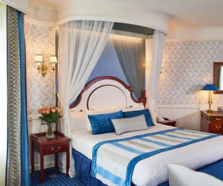 Compass Club Suite